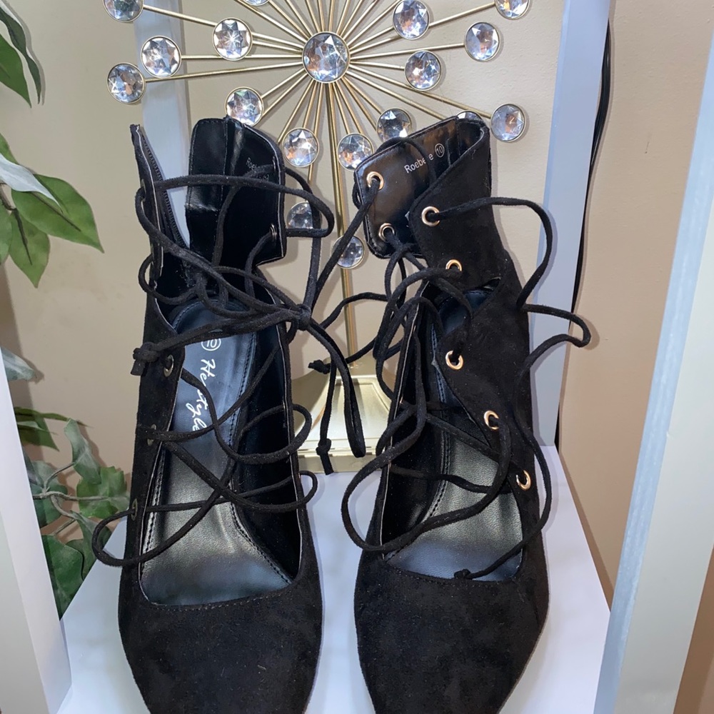 Black suede tie up pump